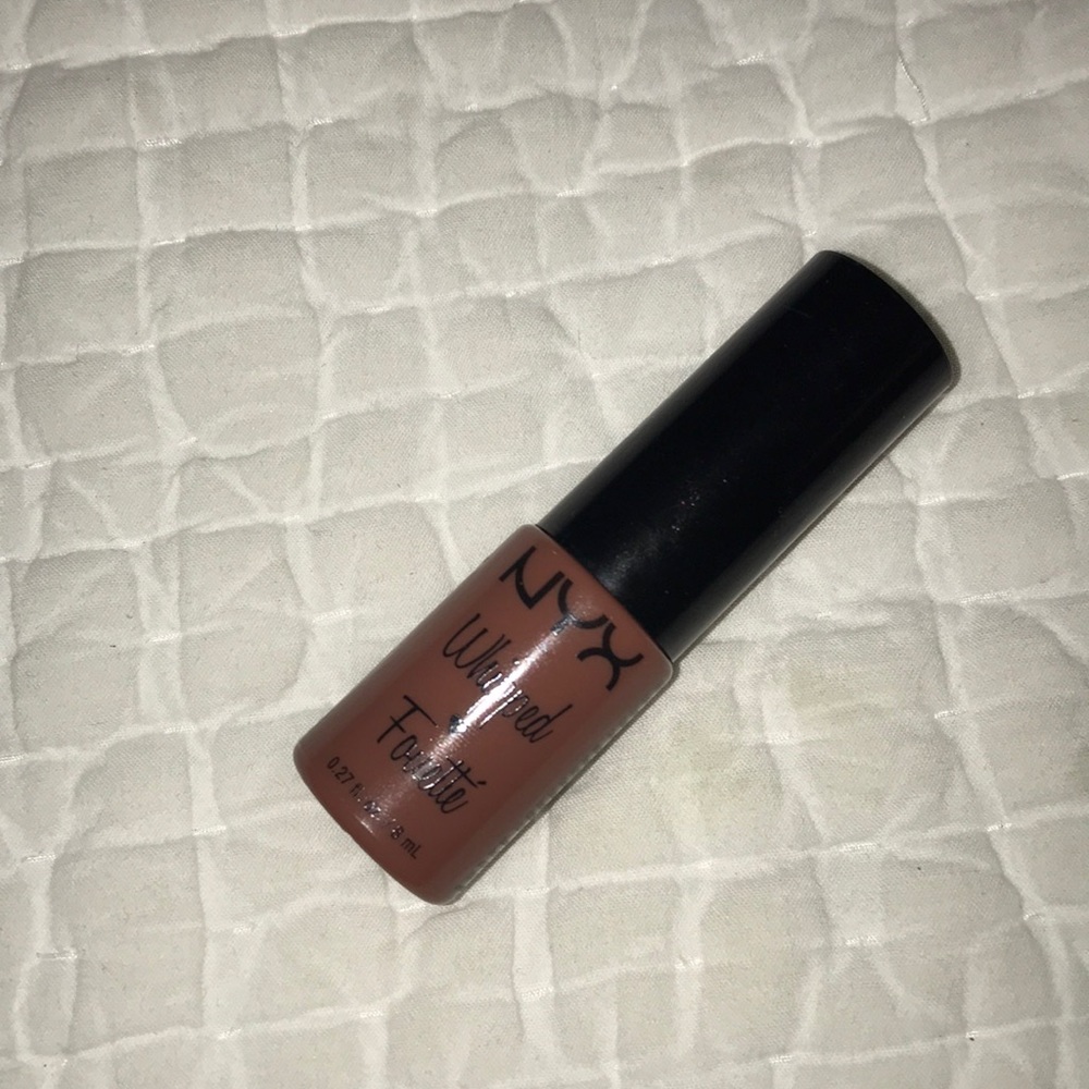 NYX whipped fouetté lipstick in cocoa bean